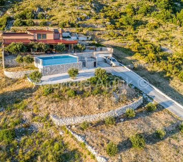 Omiš vila Stanići top lokacija - intima - pogled na more - cover