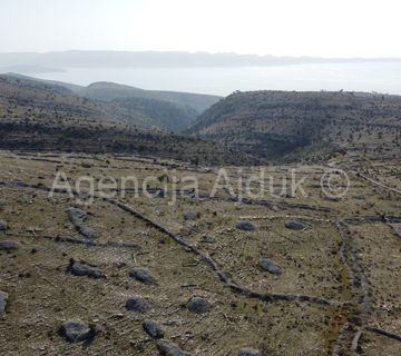 Brač Nerežišća 88252 m2 južna strana prilika - moguća izgradnja - cover