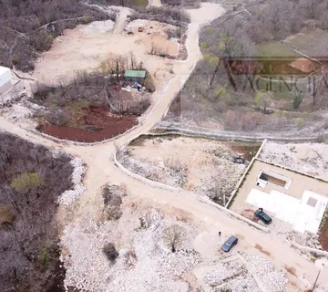 Zagvozd građevinsko zemljište 770 m2 + građevinska dozvola + radovi - Zagvozd, Zagvozd
