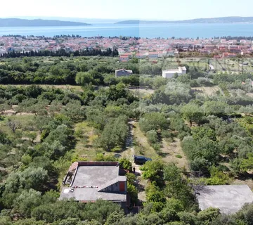 Kaštel Lukšić kuća 219 m2 + parcela 2993 m2 intimna lokacija - top - Kaštel Lukšić, Kaštela