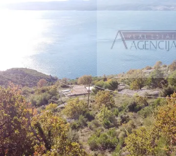 Omiš Stanići 3800 m2 građevinsko zemljište top loakcija - Stanići, Omiš