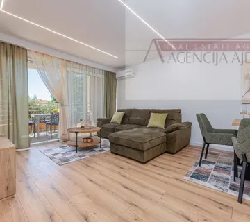 Zadar Borik novouređeni i namješteni stan 70 m2 - cover