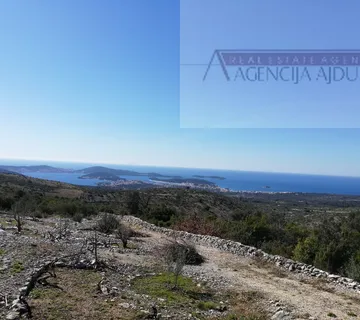 Šibenik Rogoznica 5636 m2 sa kućicom, pogled na more! - cover