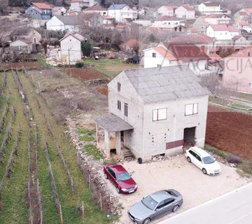 Imotski kuća 229 m2 roh-bau Zmijavci + dvorište 669 m2 - Imotski, Imotski