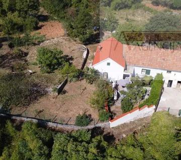 Imotski obiteljska kamena kuća 250 m2 + okućnica 1209 m2 Drum - cover
