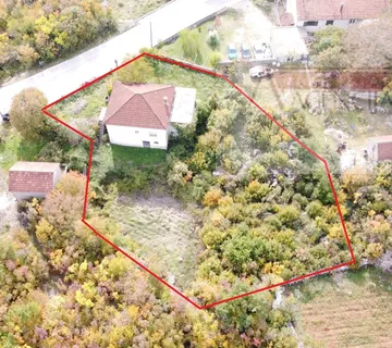 Imotski Runović samostojeća kuća 250 m2 + okućnica 1600 m2 - cover