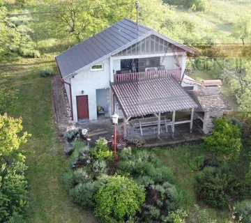 Baranja Draž planina vikendica 100 m2 na parceli od 6400 m2 - Draž, Draž
