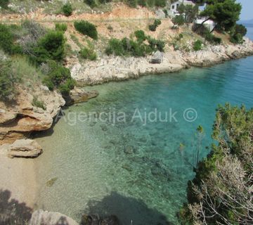 Brač Bol, zemljište 12459 m2 prvi red do mora - cover