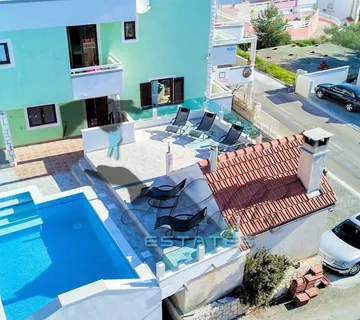 Okrug Gornji, elegantna stambena kuća sa 6 jedinica i bazenom, 372 m2 - Okrug Gornji, Okrug