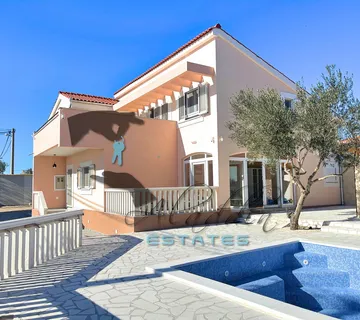 Vodice, Čista Mala, prekrasna kuća za odmor s bazenom, 244 m2