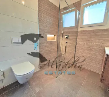 Trogir na Čiovu, vrhunski stan u novogradnji, pogled, prizemlje, 65 m2