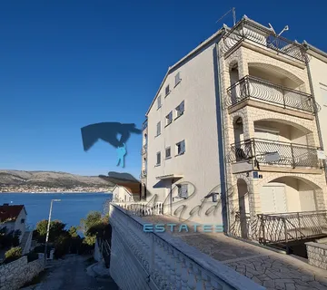 Okrug Donji, velika apartmanska kuća s pogledom na more, 591 m2 - Okrug Gornji, Okrug