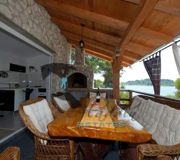 Okrug Gornji, prekrasna kuća za odmor u prvom redu do mora, 140 m2 - Okrug Gornji, Okrug