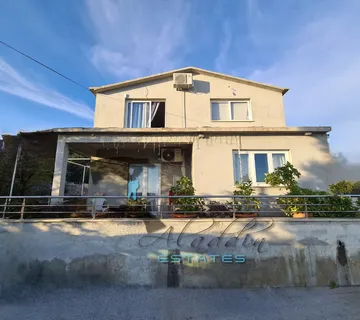 Seget Donji, veliko građevinsko zemljište sa super pogledom i obiteljskom kućom, 2507 m2 - Seget Donji, Seget
