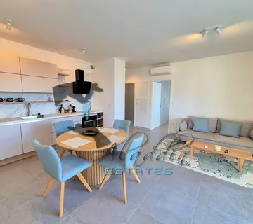 Trogir, vrhunski penthouse stan sa spektakularnim pogledom, 105 m2