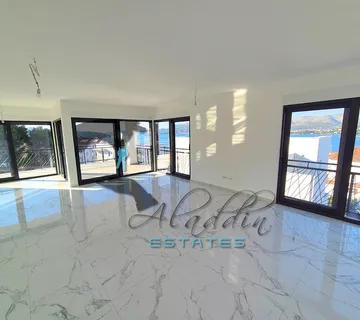 Okrug Gornji, spektakulan trosobni penthouse stan s krovnom terasom i pogledom na more, 161 m2 - Okrug Gornji, Okrug
