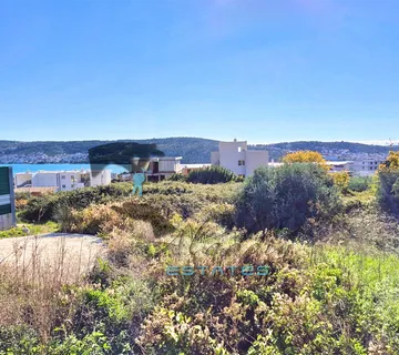 Trogir, izuzetna zemljišna čestica s pogledom na more, 1.861 m2