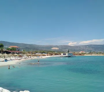 Divulje, prostrana građevinska čestica prvi red do mora, 3.973 m2 - Kaštel Štafilić, Kaštela