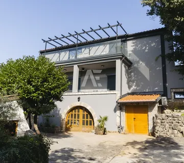 Malinska, kamena kuća s pogledom na more – renovirana starina sa tri apartmana ID 629 - cover