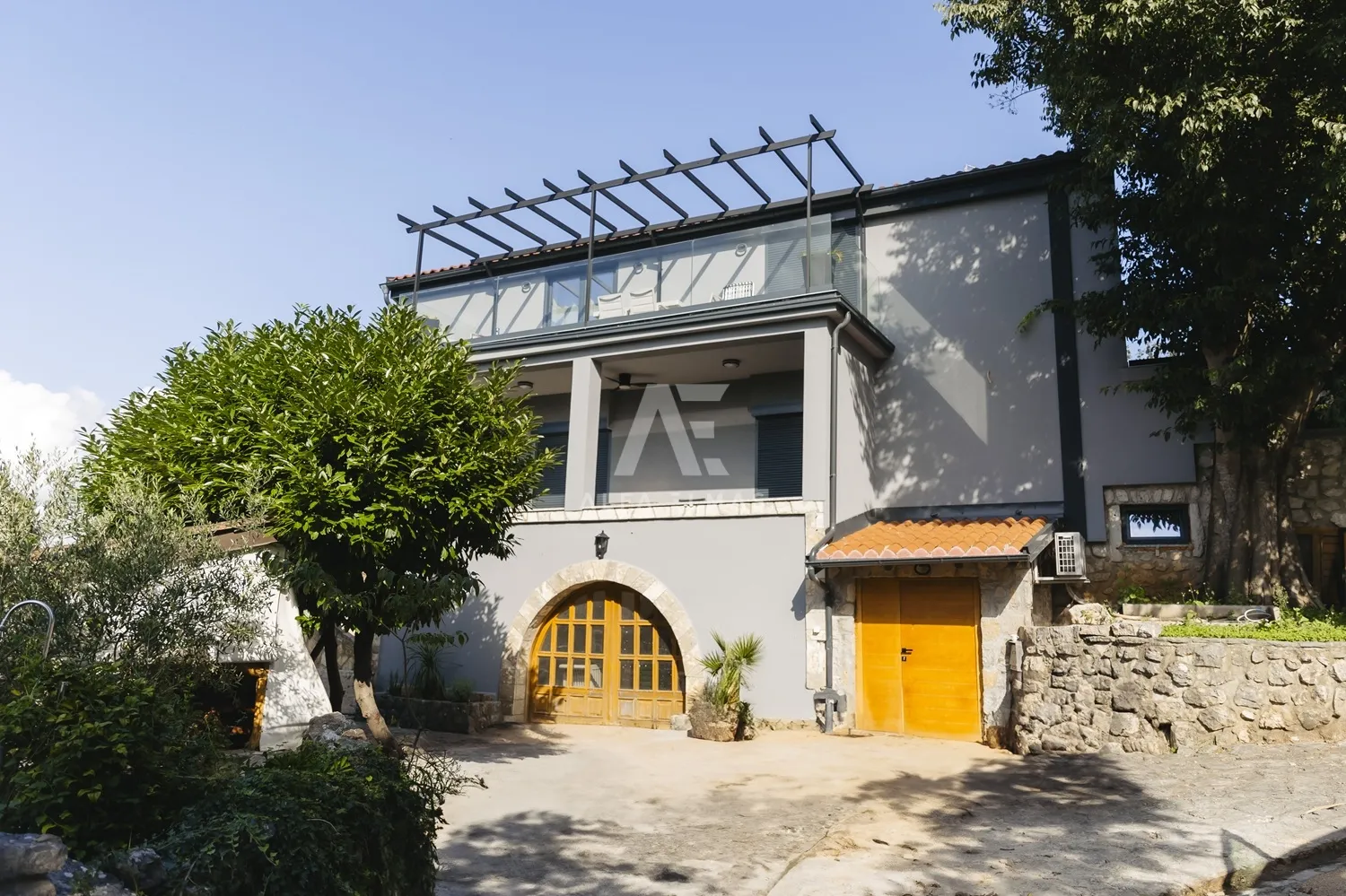 Malinska, kamena kuća s pogledom na more – renovirana starina sa tri apartmana ID 629 - cover