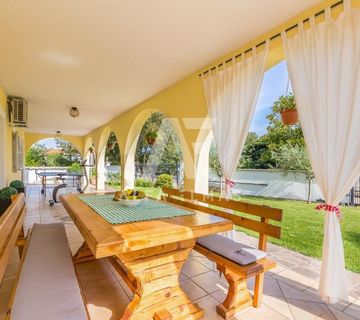 Malinska, okolica, samostojeća kuća s 9 stambenih jedinica!! ID 371 - cover