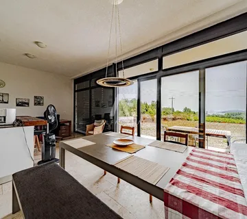 Orebić, samostojeća kuća sa tri stana! Pogled na more! ID 655 - cover