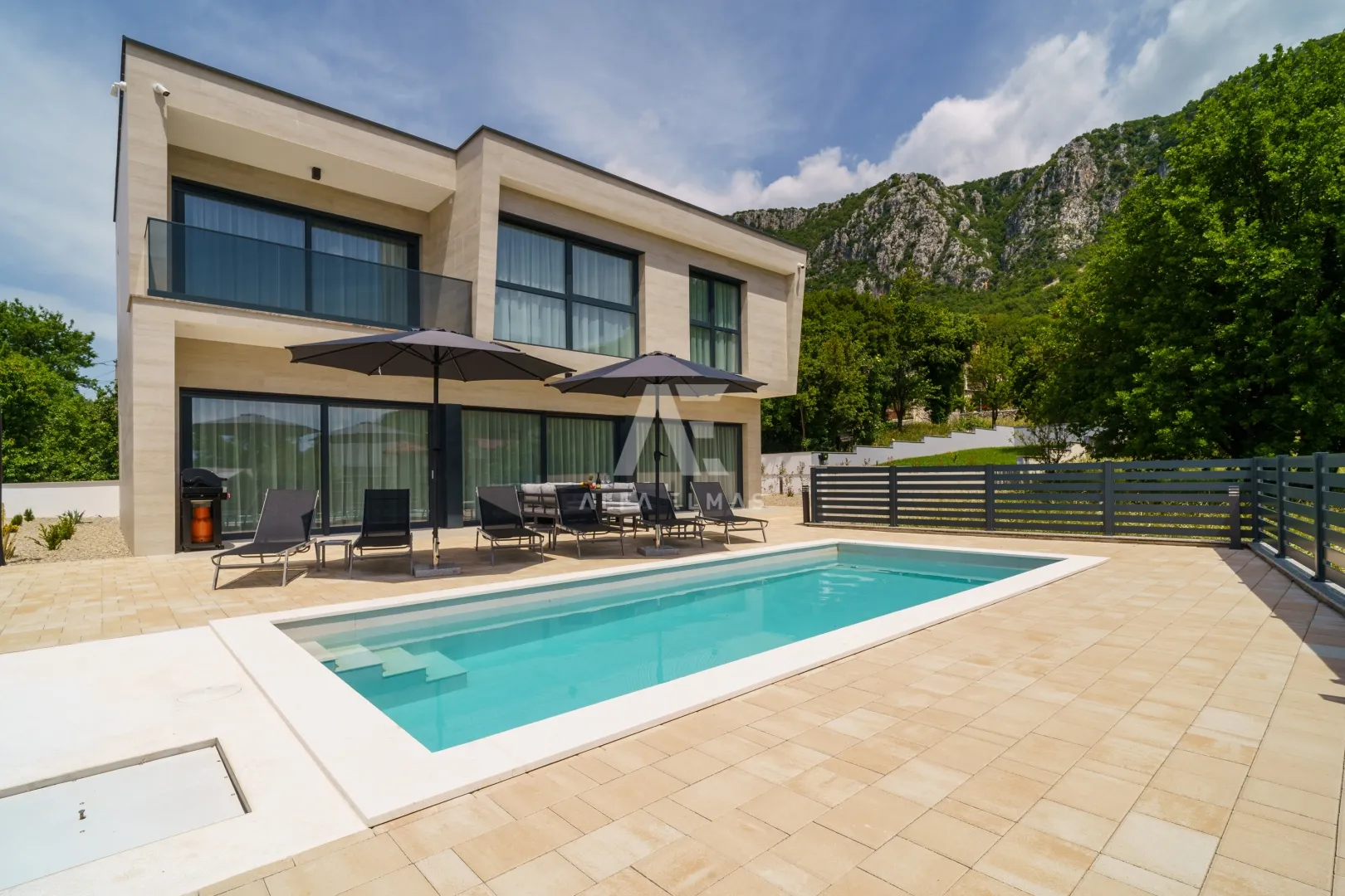 Crikvenica, okolica, impozantna vila s pogledom na more! ID 618 - cover