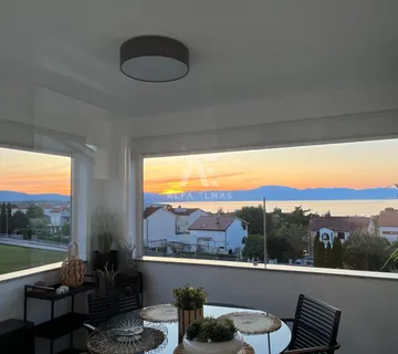 Malinska, luksuzni apartman s galerijom i pogledom na more! ID 647 - cover