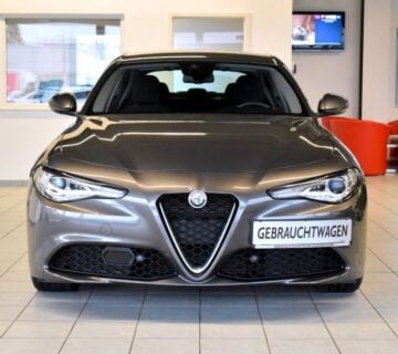 Alfa Romeo Giulia 2,2 Aut. svojim kamionima uvozimo po narudžbi - cover