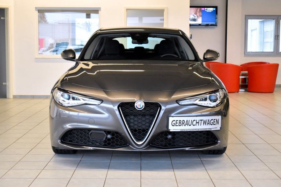 alfa-romeo-giulia-2.2-aut-svojim-kamionima-uvozimo-narudzbi-slika-216591525