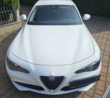 Alfa Romeo Giulia 2,2 JTD automatik - cover