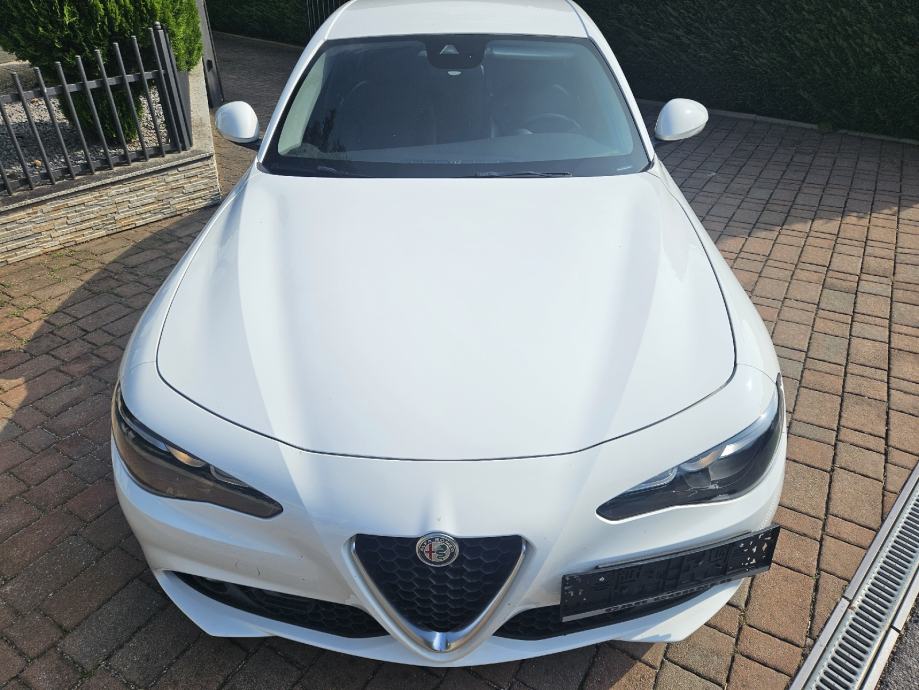 alfa-romeo-giulia-2.2-jtd-automatik-slika-226543793