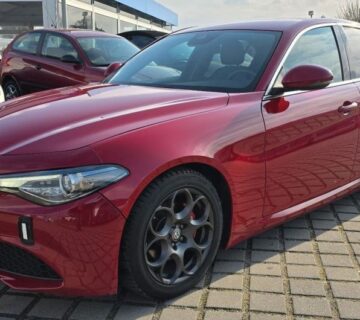 Alfa Romeo Giulia 2,2 JTD BiXenon navi koža PDCx2 gr.sj. 110000km - cover