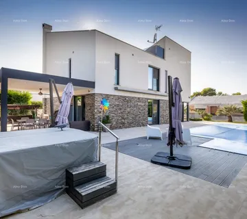Kuća FAŽANA - Samostojeća vila premium klase, sa bazenom, liftom / 100 m od Aleje maslina.