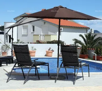 Kuća Samostojeća sa pogledom na more, udaljena od plaže i mora cca 500 metara. - Medulin