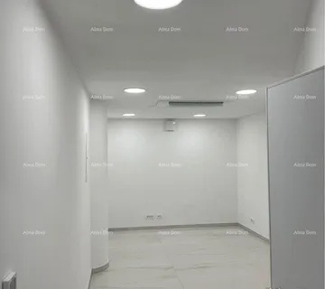 Poslovni prostor Prodajemo poslovni prostor u centru Pule. Pješačka zona. - cover