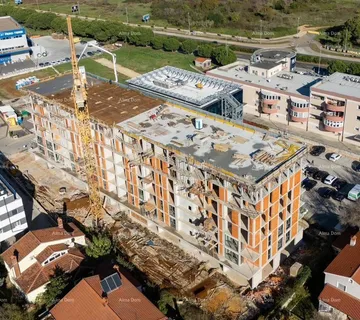 Stan Pula! Višestambena, moderna zgrada s liftom, blizu centra. Stan s parkirnim mjestom i spremištemS84