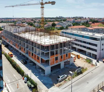 Stan Pula! Višestambena, moderna zgrada s liftom, blizu centra. S43