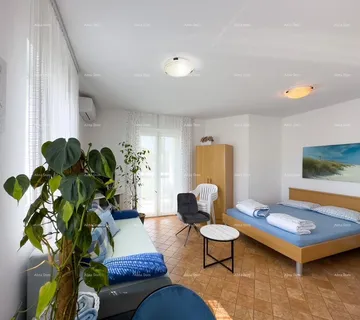 Stan Prodajemo studio apartman s parkirnim mjestom,  na odličnoj lokaciji u Medulinu! - cover