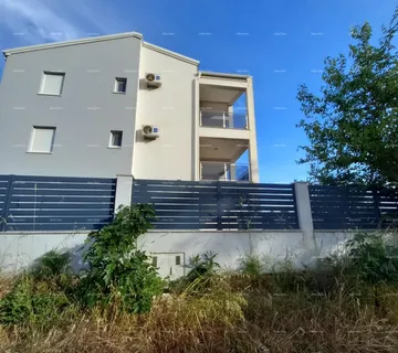 Stan Prodaja namještenog stana s parkirnim mjestom na odličnoj lokaciji, Fažana! - cover