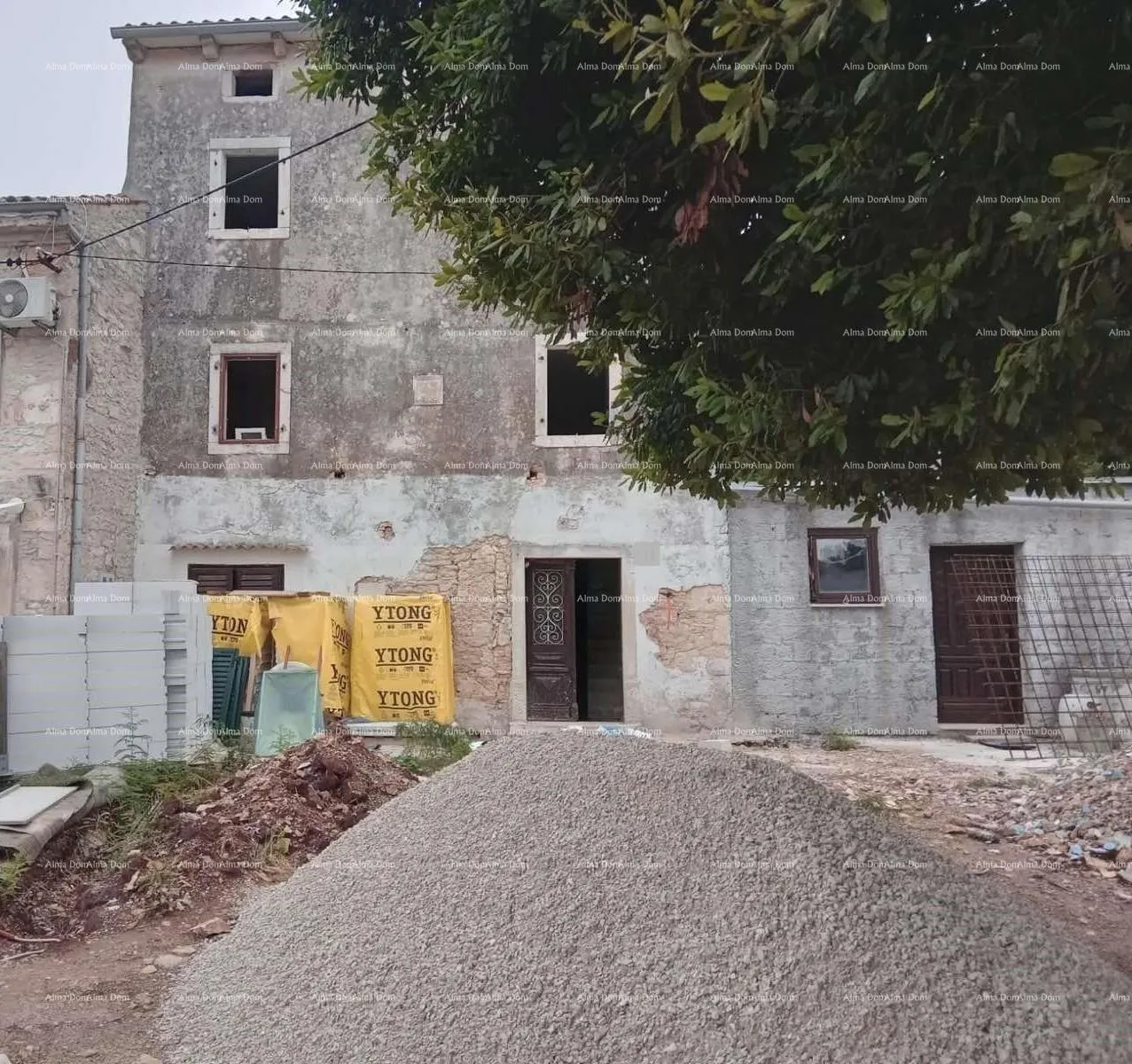 Kuća Prodaje se kuća s konobom u fazi renovacije, Krnica! - cover