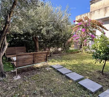 Stan PULA, centar – prodaja / stan 55 m² s vrtom i parkirnim mjestom