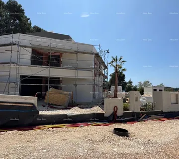Kuća Prodaje se moderna vila u Rovinju