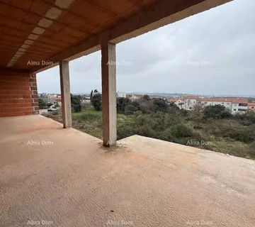 Stan Pula. Veli Vrh, veliki stan sa 3 spavaće sobe. 3 km do centra Fažane.