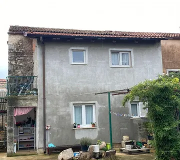 Kuća Prodaja dvojne kuće sa pomoćnim objektom (manja kuća) i zemljištem, Pula! - cover