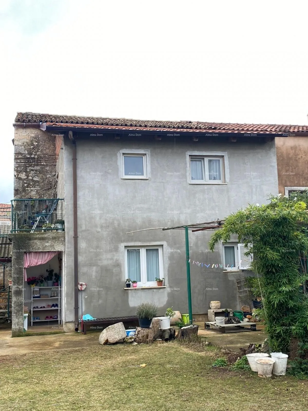 Kuća Prodaja dvojne kuće sa pomoćnim objektom (manja kuća) i zemljištem, Pula! - cover