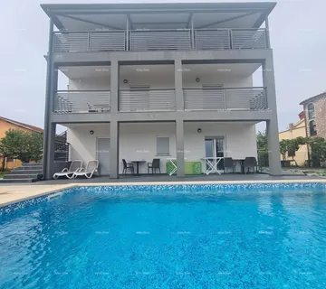 Kuća Pula! Kuća s 15 soba i s bazenom! Lokacija Veli vrh. - cover