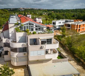 Stan Penthouse. Medulin, blizina Medulinskih hotela. - cover