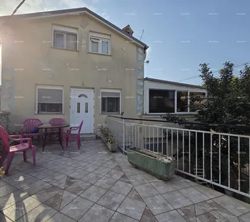Kuća Kuća s dvije stambene jedinice, u Ližnjanu