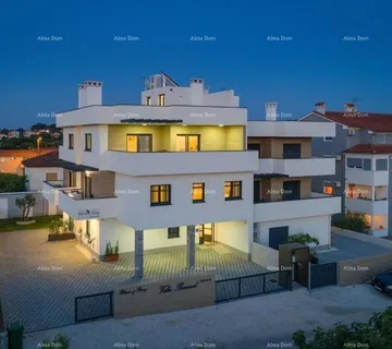 Kuća Prodaja moderne vile sa 5 zasebnih apartmana, Pula! - cover